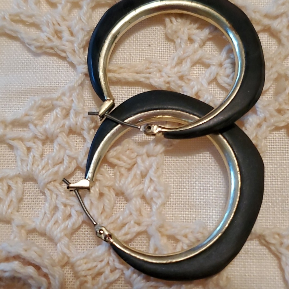 Hoop earrings - Picture 2 of 3